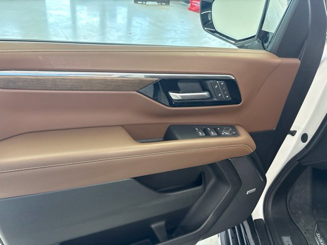 Used 2025 Chevrolet Tahoe High Country w/ Sun And Tow Package AWD/4WD image 17