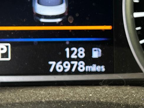 Used 2019 Nissan Sentra SV FWD image 11