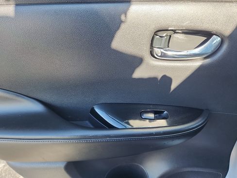 Used 2015 Nissan Leaf SL w/ Premium Package image 27