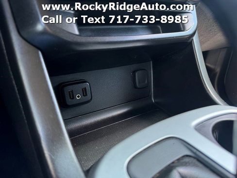 Used 2022 Chevrolet Colorado LT w/ Fleet Safety Package RWD image 22
