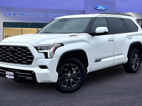 Used 2025 Toyota Sequoia Platinum AWD/4WD image 3