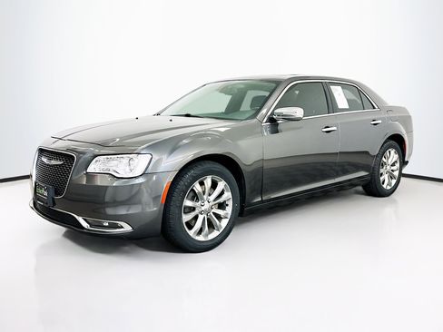 Used 2018 Chrysler 300 Limited AWD/4WD image 3