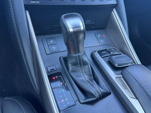 Used 2018 Lexus IS 300 AWD image 19
