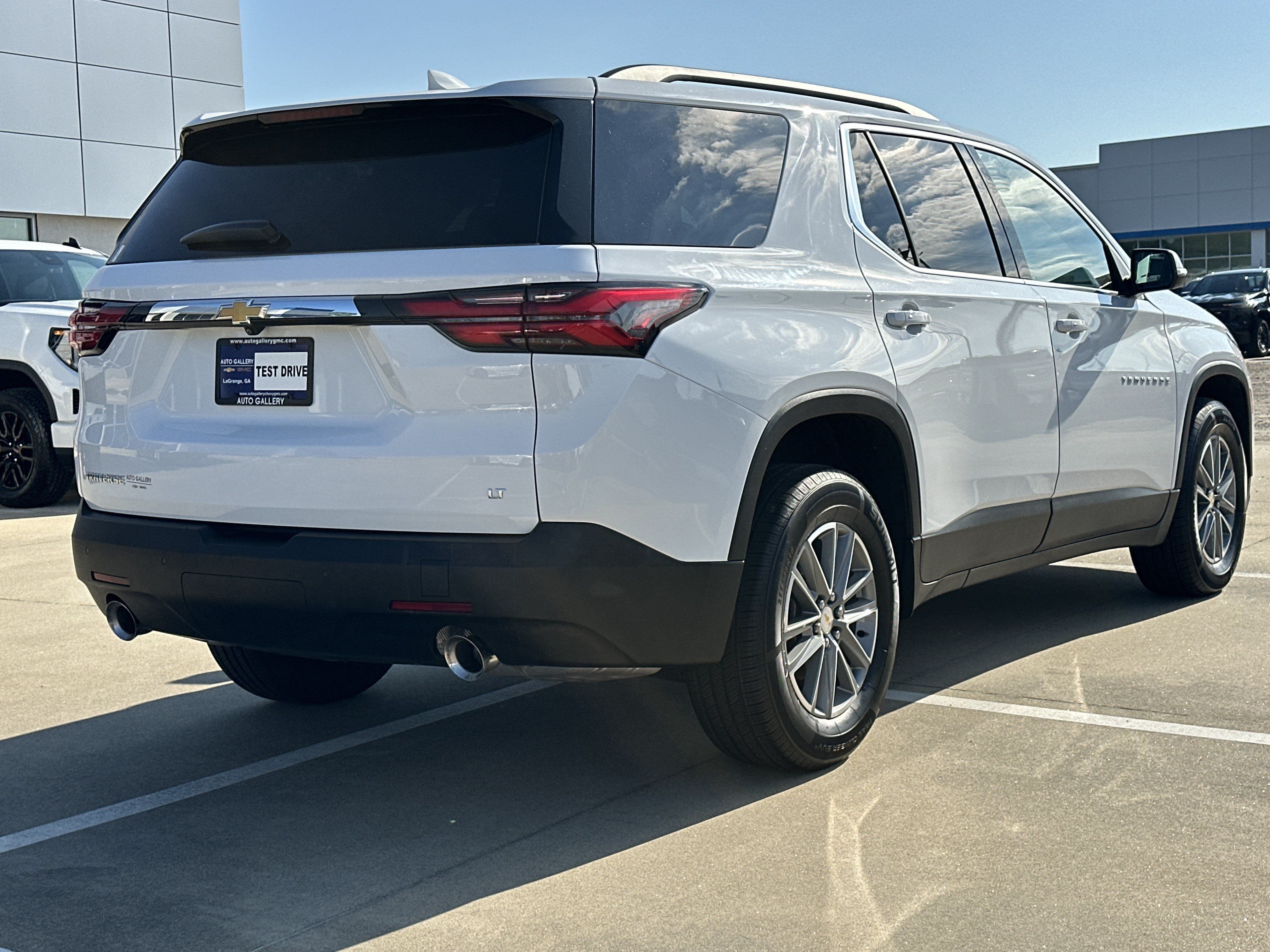 Certified 2023 Chevrolet Traverse LT FWD image 6