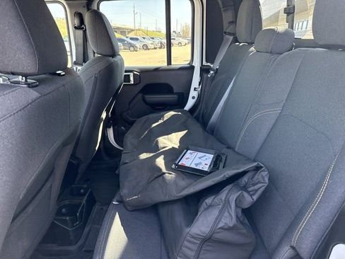 Used 2024 Jeep Gladiator Sport image 6