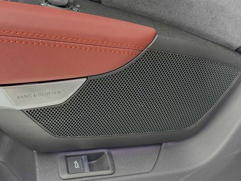 Used 2023 Audi e-tron GT Prestige image 12