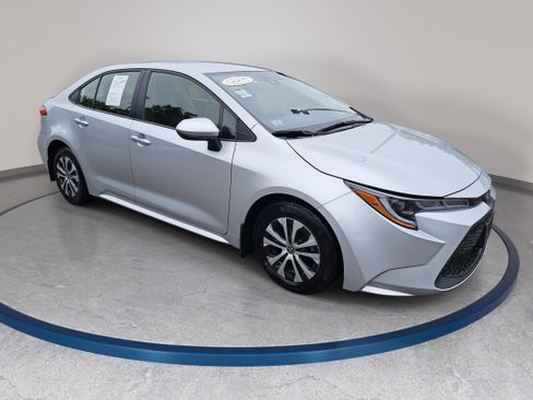 Used 2022 Toyota Corolla LE w/ Premium Interior Package FWD image 3