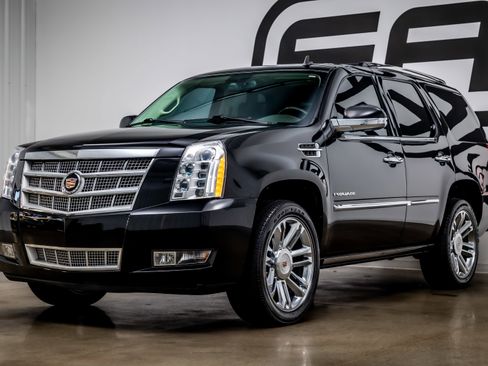 Used 2014 Cadillac Escalade Platinum image 28
