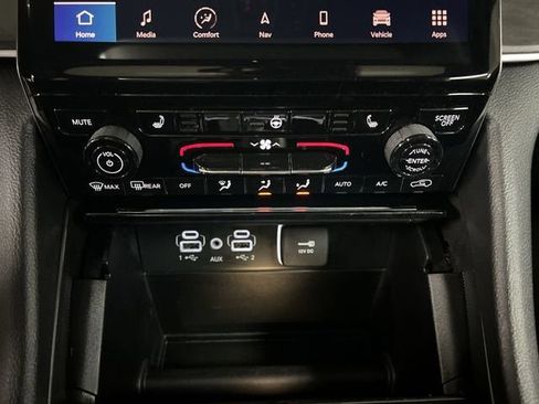 Used 2025 Jeep Grand Cherokee L Limited w/ Black Appearance Package image 18