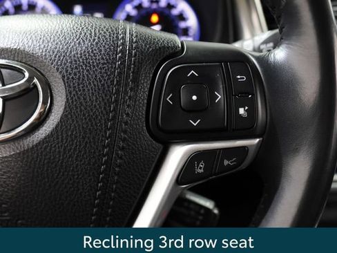 Used 2018 Toyota Highlander SE AWD/4WD image 19