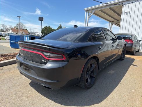 Used 2017 Dodge Charger R/T image 3