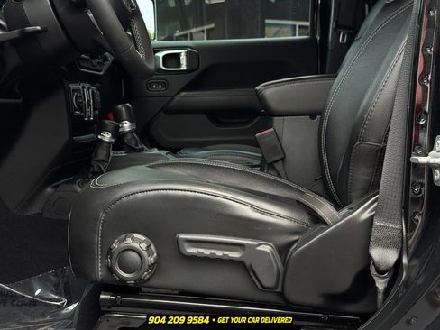 Used 2023 Jeep Wrangler Unlimited Sahara AWD/4WD image 14