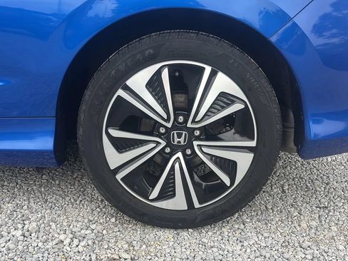 Used 2017 Honda Civic EX-T image 2