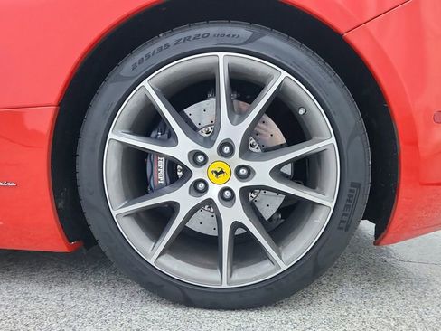 Used 2014 Ferrari California image 14
