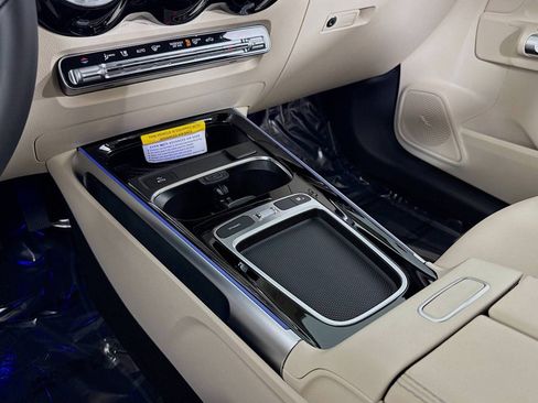 New 2025 Mercedes-Benz GLB 250 image 5