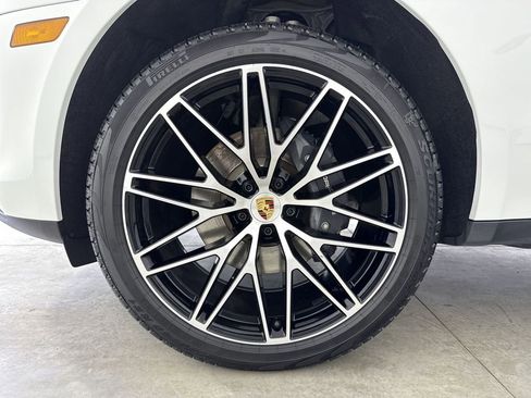 Certified 2026 Porsche Macan AWD/4WD image 13
