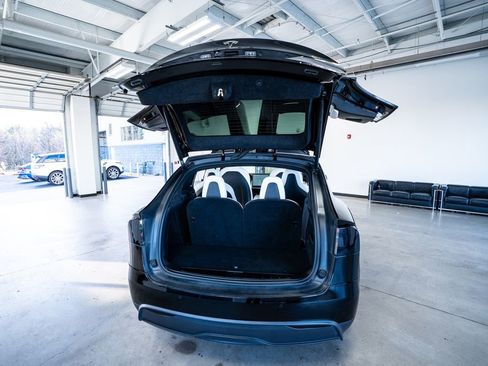 Used 2022 Tesla Model X Plaid image 59