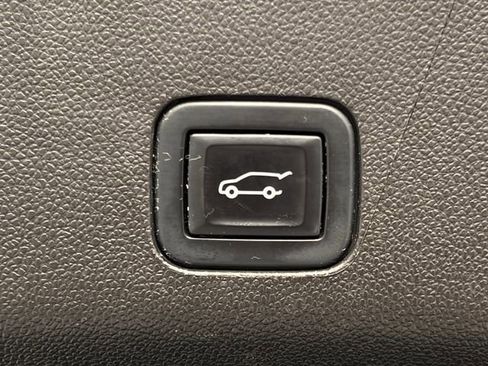 Used 2022 Cadillac Escalade ESV Premium Luxury Platinum image 33