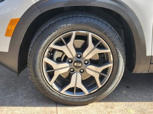 Used 2021 Kia Seltos EX image 18