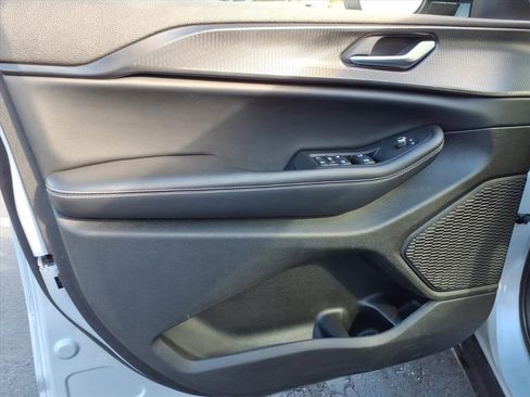 Used 2023 Jeep Grand Cherokee Altitude image 14