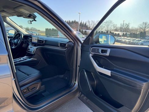 Certified 2024 Ford Explorer XLT w/ Equipment Group 202A AWD/4WD image 11