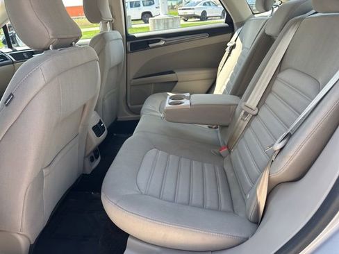 Used 2017 Ford Fusion SE FWD image 28