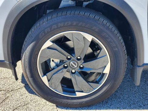 New 2025 Nissan Rogue SV w/ SV Premium Package FWD image 8