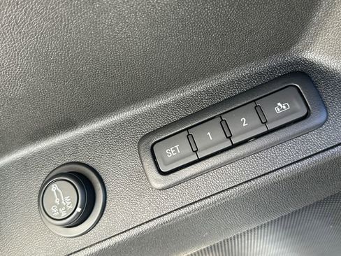 Used 2023 Chevrolet Equinox Premier AWD/4WD image 31