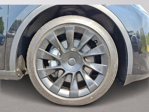 Used 2023 Tesla Model Y AWD image 8