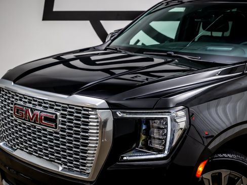 Used 2023 GMC Yukon XL Denali AWD/4WD image 19