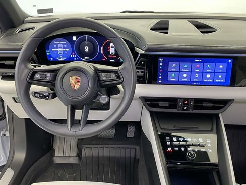 Used 2025 Porsche Macan 4 Electric image 27