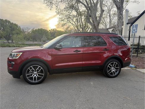Used 2018 Ford Explorer Sport w/ Equipment Group 401A image 4