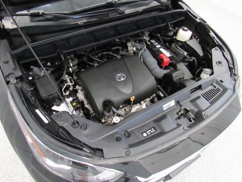 Used 2022 Toyota Highlander XLE AWD/4WD image 23