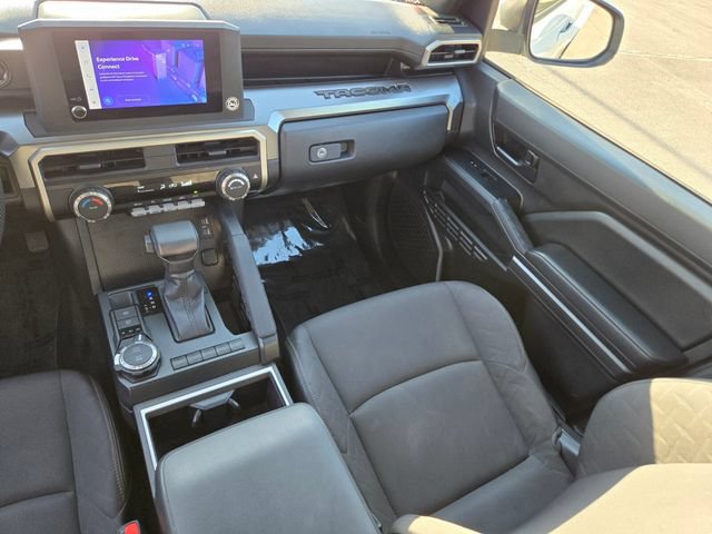 Used 2025 Toyota Tacoma SR5 AWD/4WD image 15