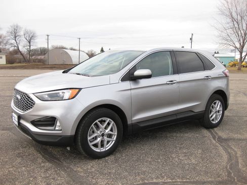 Used 2024 Ford Edge SEL w/ Convenience Package image 2