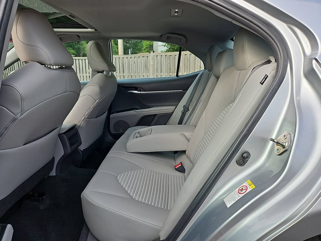 Used 2019 Toyota Camry SE w/ Convenience Package FWD image 11
