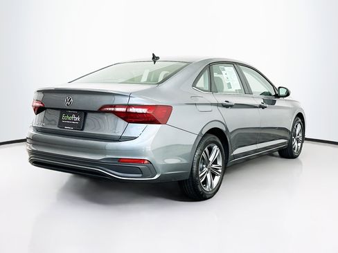 Used 2024 Volkswagen Jetta SE image 9