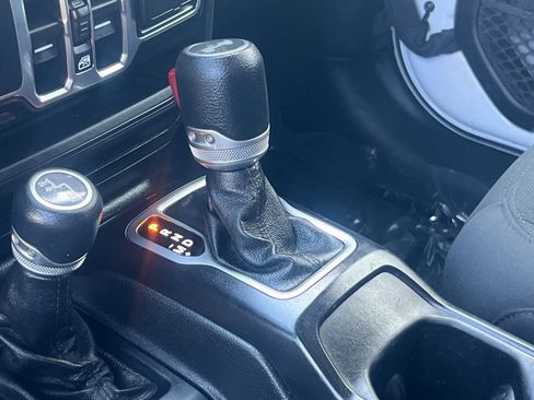 Used 2021 Jeep Wrangler Unlimited Sport image 24