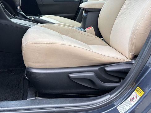 Used 2015 Toyota Corolla LE FWD image 14