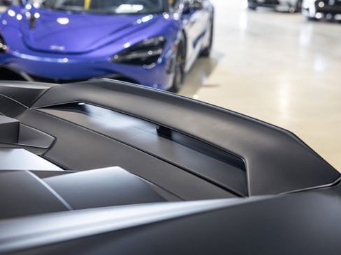 Used 2022 Lamborghini Huracan EVO RWD image 17