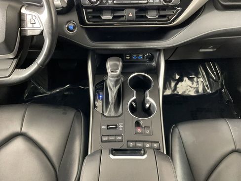 Used 2022 Toyota Highlander XLE image 15