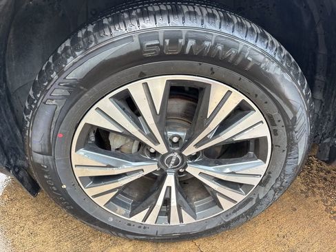 Used 2023 Nissan Rogue SV FWD image 11