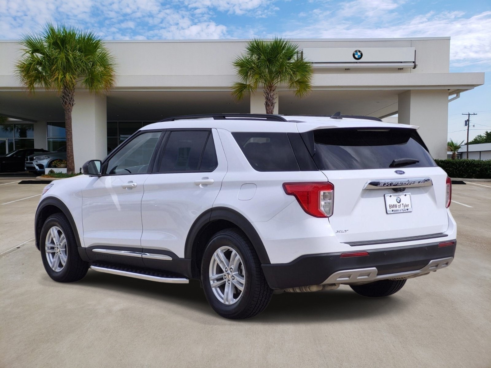Used 2022 Ford Explorer XLT w/ Equipment Group 202A RWD image 4
