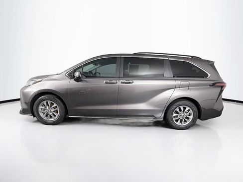 Used 2023 Toyota Sienna XLE FWD image 6