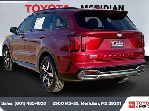 Used 2021 Kia Sorento S image 2