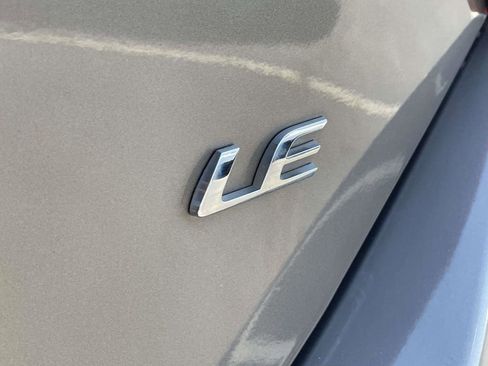 Used 2018 Toyota Corolla LE FWD image 8