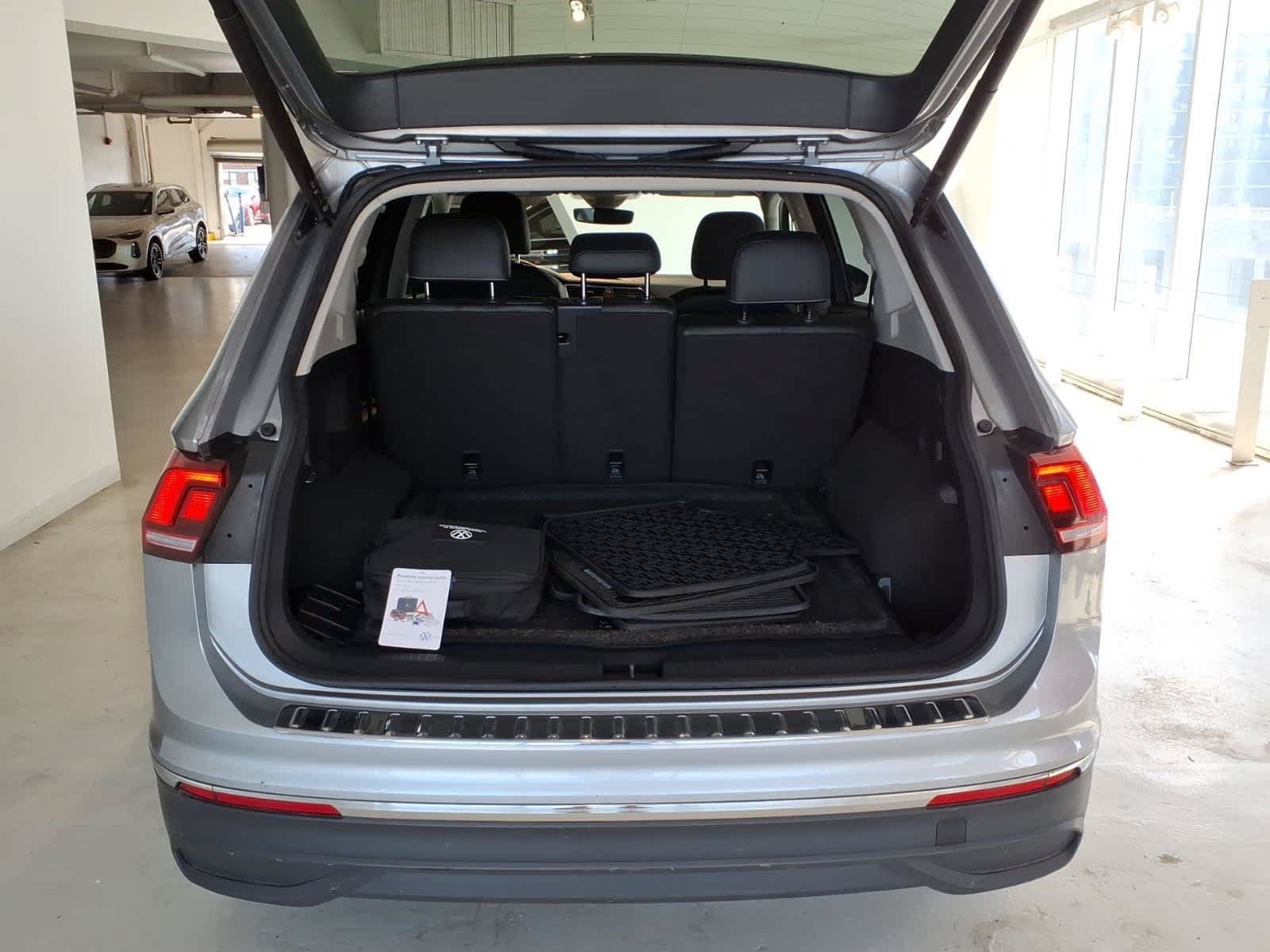 Used 2022 Volkswagen Tiguan SE AWD/4WD image 9