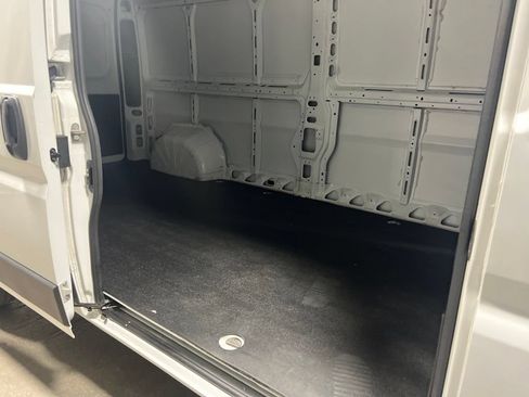 Used 2025 RAM ProMaster 2500 w/ Convenience Group FWD image 9