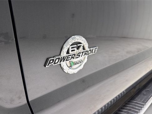 Used 2016 Ford F250 Lariat w/ Chrome Package image 32