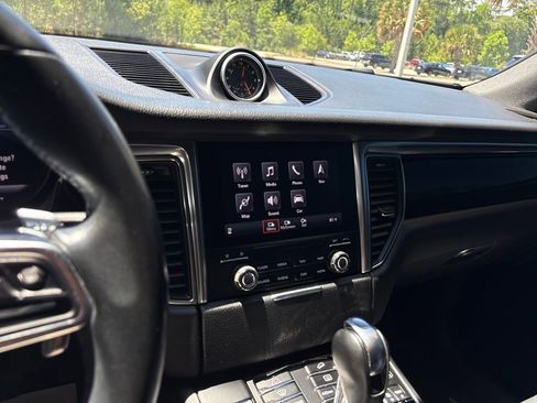 Used 2018 Porsche Macan AWD/4WD image 49